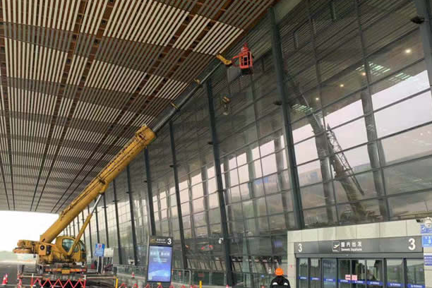 梅列玻璃幕墙维护和保养